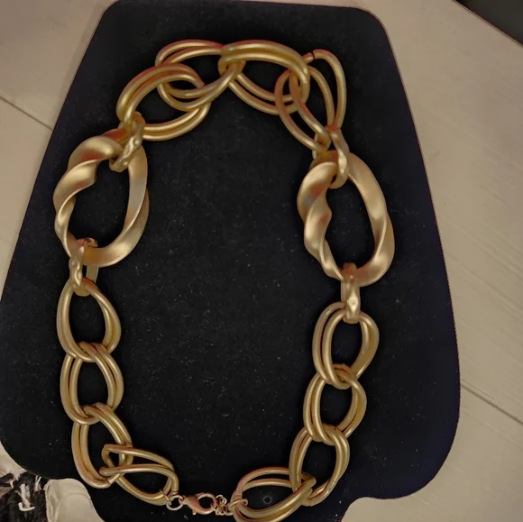 Elegant Goldtone Choker Chain Necklace - Picture 2 of 4
